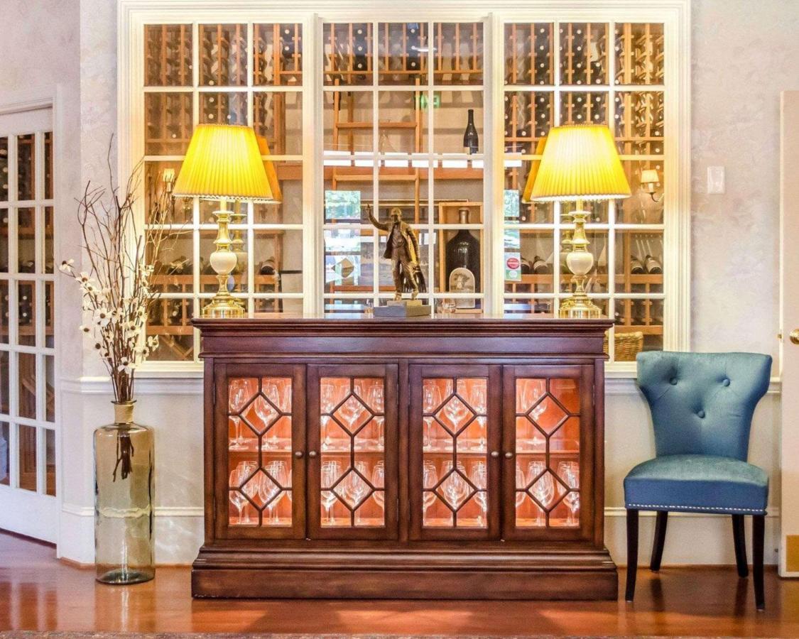 Carnegie House 4* State College